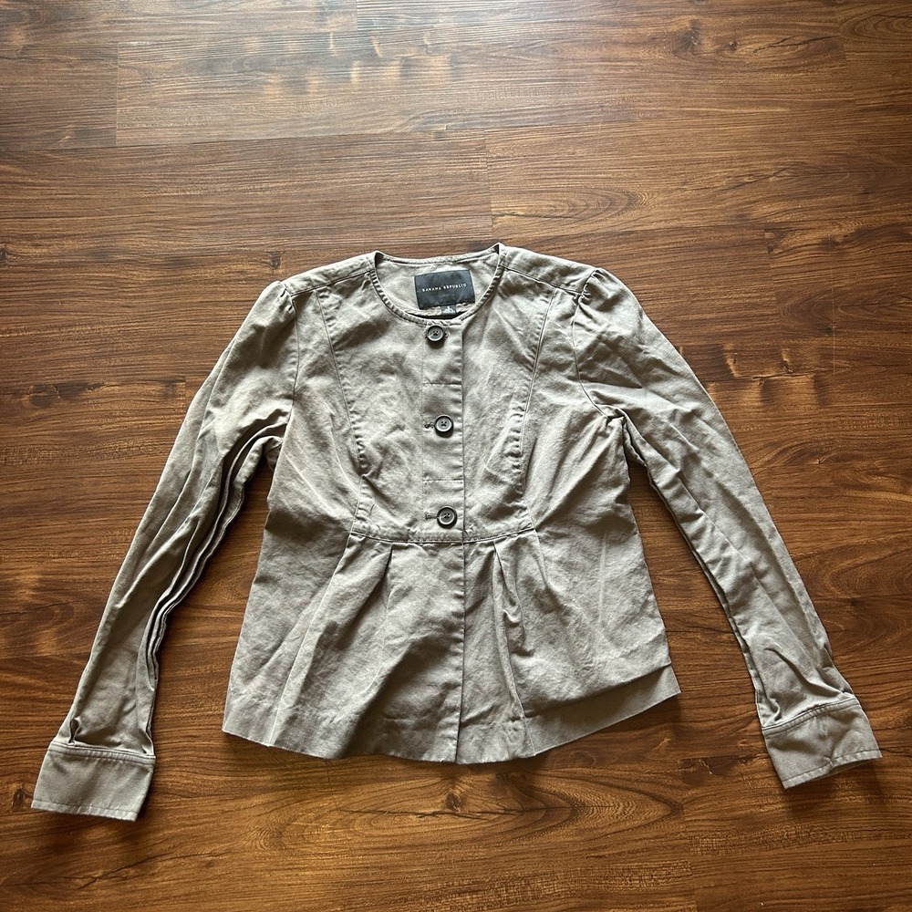 Banana Republic Women's Dress Jacket with buttons SZ 6 Gray 3 Button Close